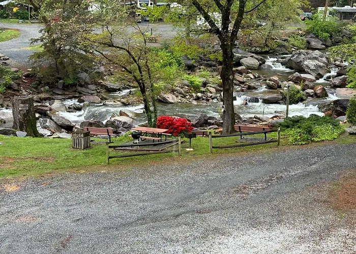 The Evening Shade River Lodge And Cabins